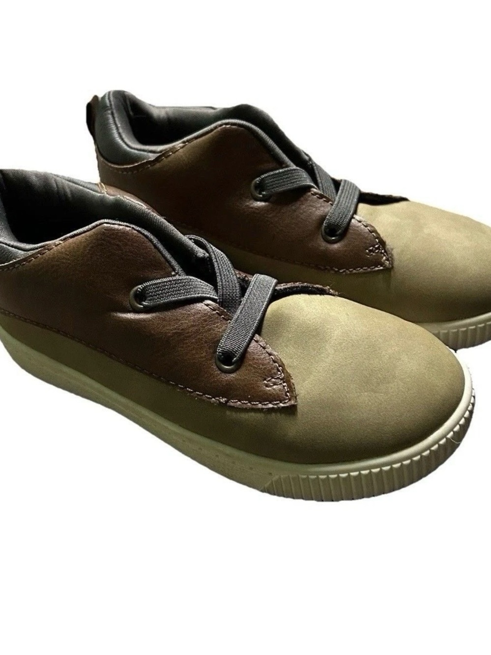 Toddler Boy Oshkosh Carter’s Dress Up Sneakers Size 11